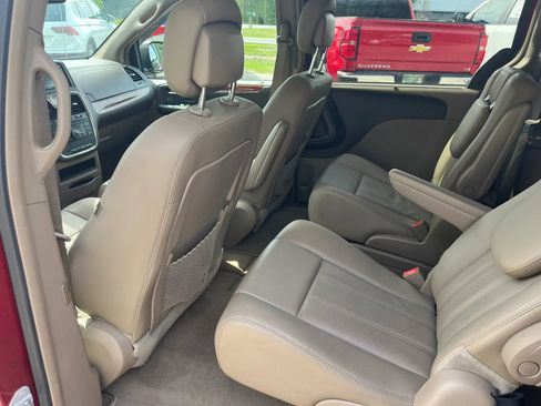 Used 2015 Chrysler Town & Country Touring-L w/ Driver Convenience Group FWD image 25