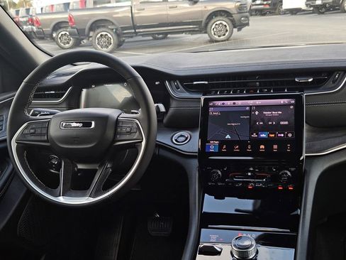 New 2025 Jeep Grand Cherokee L Limited image 32