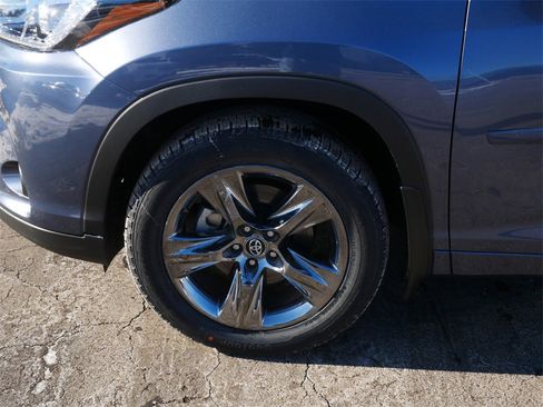 Certified 2019 Toyota Highlander Limited Platinum image 8