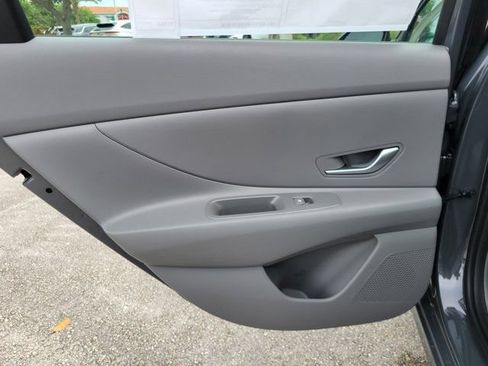 Used 2026 Hyundai Elantra SE FWD image 9