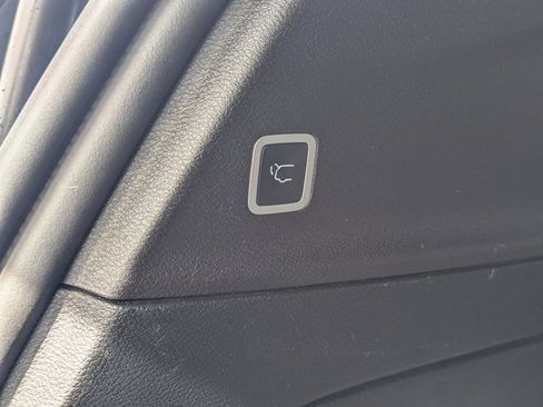 Used 2020 Chrysler Pacifica Limited image 30