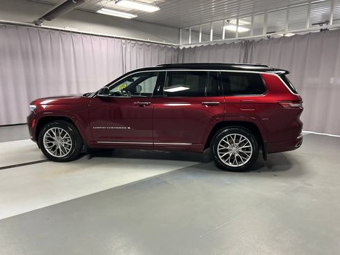 Used 2024 Jeep Grand Cherokee L Summit w/ Rear Seat Video Group I AWD/4WD image 4