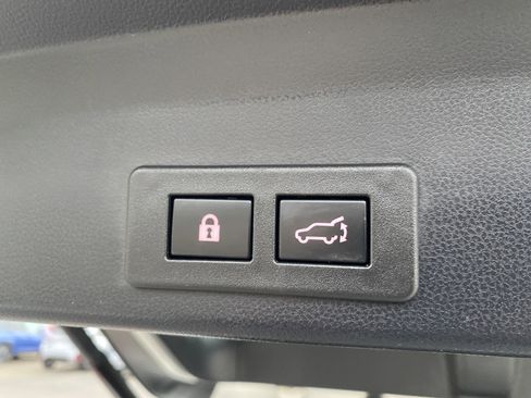 Used 2022 Subaru Ascent Touring image 41