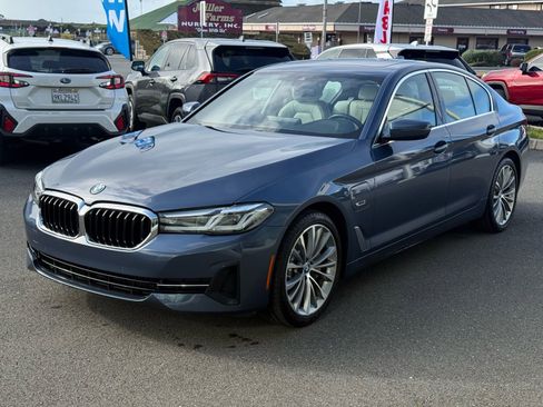Used 2023 BMW 530e w/ Convenience Package RWD image 4