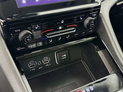 Used 2023 Jeep Grand Cherokee Laredo w/ Luxury Tech Group I AWD/4WD image 18