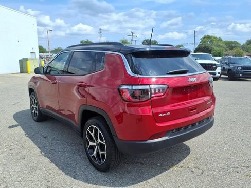 Used 2025 Jeep Compass Limited AWD/4WD image 7