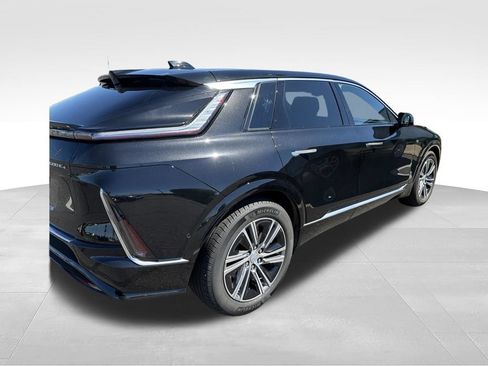 Certified 2024 Cadillac Lyriq Luxury AWD/4WD image 31
