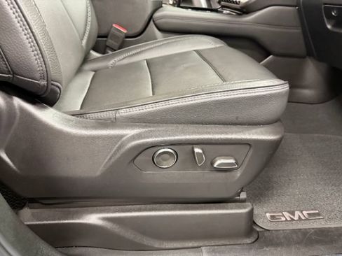 Used 2025 GMC Yukon Denali AWD/4WD image 35