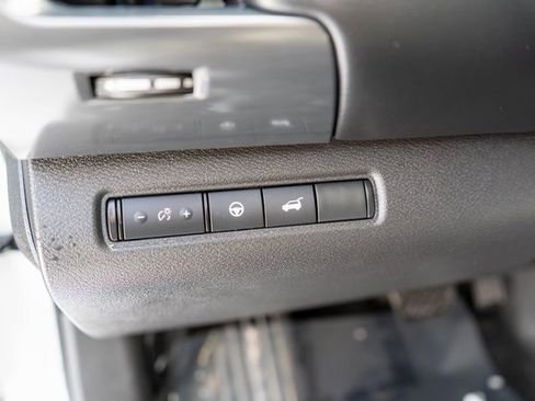 Used 2024 Nissan Pathfinder SL w/ Black Appearance Package image 21