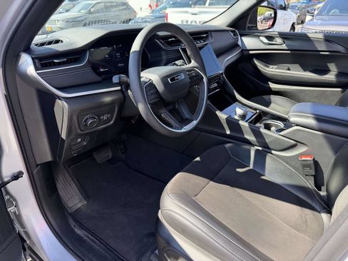 Used 2023 Jeep Grand Cherokee Altitude AWD/4WD image 20