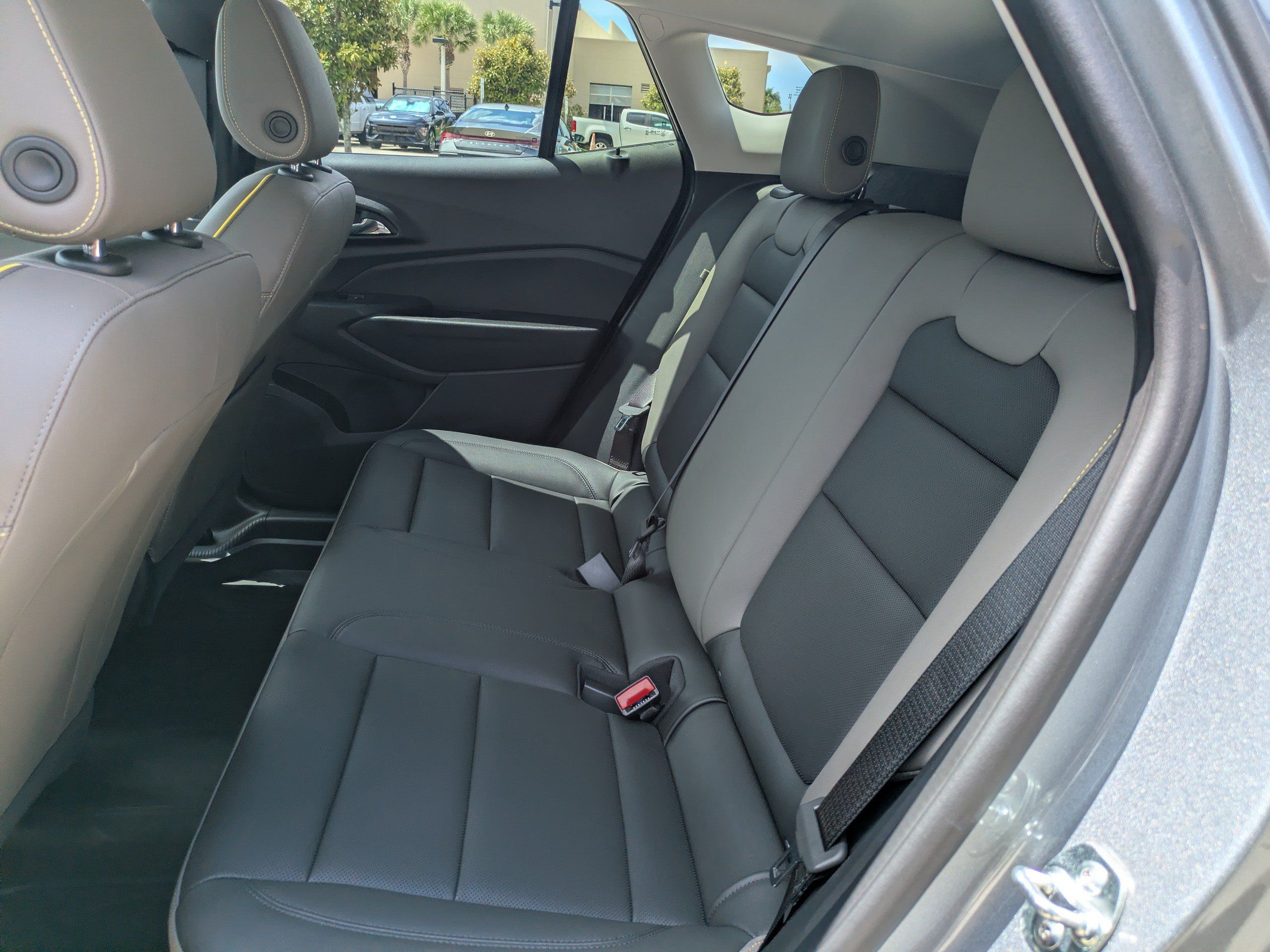 Used 2026 Chevrolet Trax ACTIV w/ Sunroof Package FWD image 12