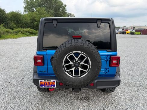 Used 2025 Jeep Wrangler Unlimited Rubicon w/ Convenience Group AWD/4WD image 29