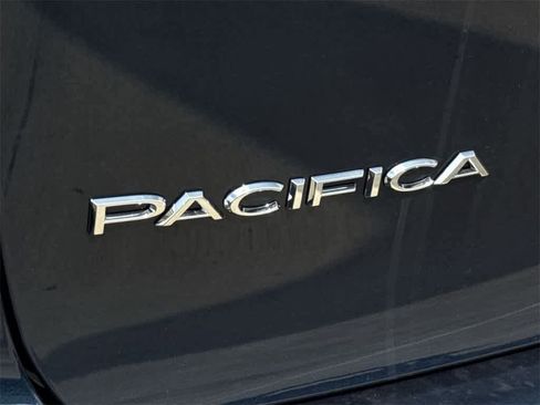 New 2025 Chrysler Pacifica Select image 7