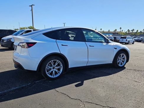 Used 2021 Tesla Model Y Long Range image 5