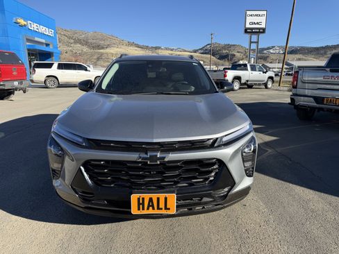 Used 2025 Chevrolet Trax ACTIV image 2