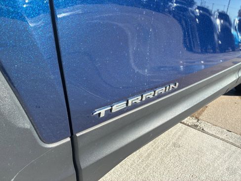 Used 2023 GMC Terrain SLE w/ Driver Convenience Package image 13