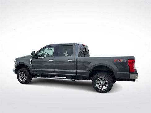 Used 2019 Ford F350 Lariat w/ Chrome Package image 6