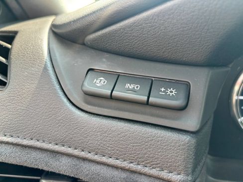 Used 2018 Cadillac Escalade ESV Premium Luxury AWD/4WD image 33