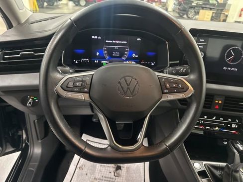 Used 2025 Volkswagen Jetta SE image 12