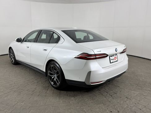 Used 2026 BMW 530i xDrive AWD/4WD image 4