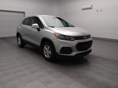 Used 2020 Chevrolet Trax LS w/ Tint and Cruise Package image 13
