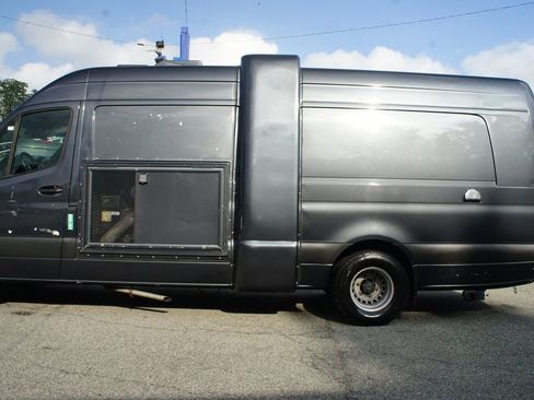 Used 2019 Mercedes-Benz Sprinter 4500 image 5