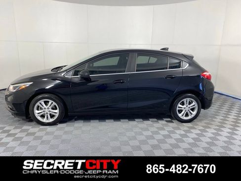Used 2018 Chevrolet Cruze LT w/ Convenience Package FWD image 4