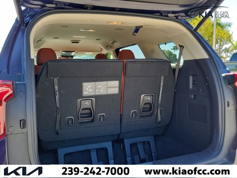 Used 2025 Kia Carnival EX FWD image 12