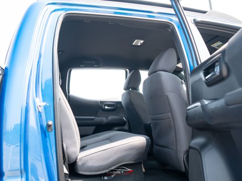 Used 2018 Toyota Tacoma TRD Sport AWD/4WD image 19
