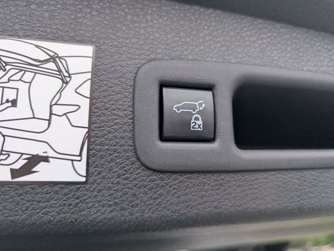 Used 2024 Toyota Sienna XLE image 11