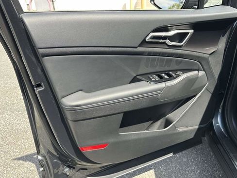 Used 2025 Kia Sportage EX AWD/4WD image 16