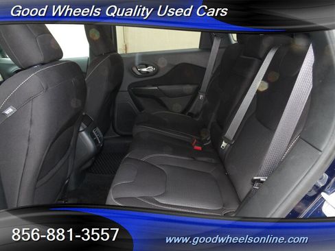 Used 2016 Jeep Cherokee Latitude w/ Cold Weather Group AWD/4WD image 14