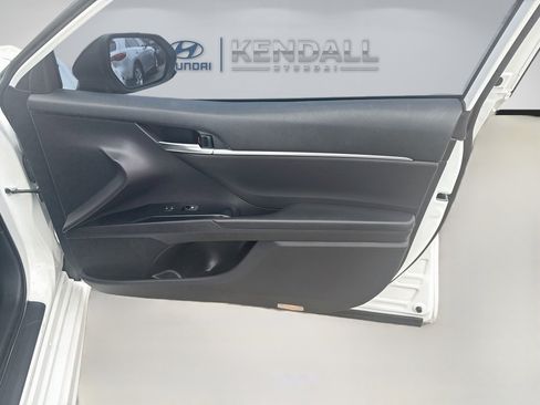 Used 2019 Toyota Camry SE FWD image 30