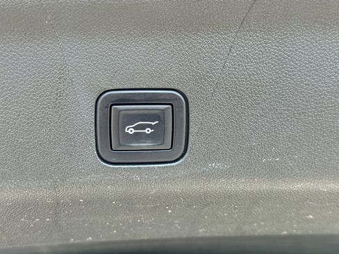 Certified 2022 Cadillac Escalade Sport Platinum w/ Heavy-Duty Trailer Package image 11