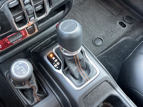 Used 2023 Jeep Gladiator Mojave w/ LED Lighting Group AWD/4WD image 26