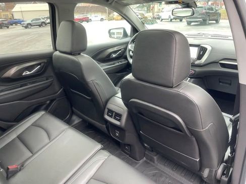 Used 2024 GMC Terrain SLT w/ Infotainment Package II image 41