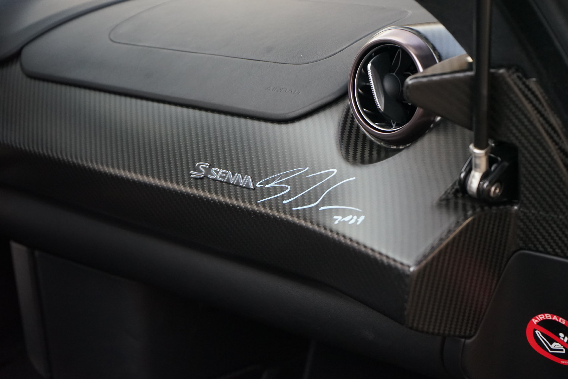 Used 2019 McLaren Senna RWD image 20