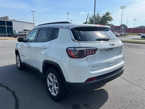 Used 2024 Jeep Compass Latitude AWD/4WD image 5