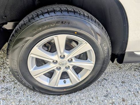 Used 2012 Toyota Highlander SE w/ Tech Pkg image 18