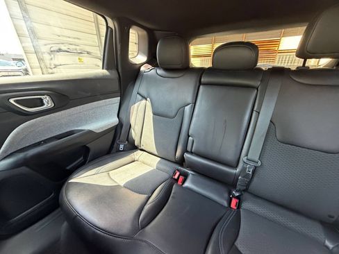 Used 2025 Jeep Compass Latitude AWD/4WD image 39