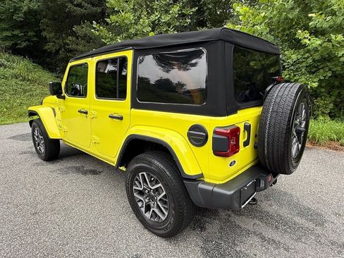 Used 2024 Jeep Wrangler Unlimited Sahara w/ Technology Group AWD/4WD image 8