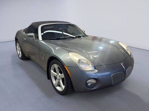 Used 2006 Pontiac Solstice Convertible w/ Premium Package image 1