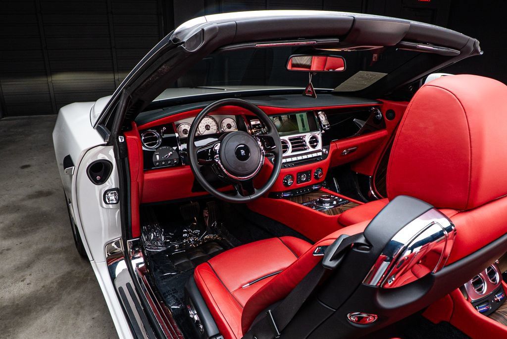 Used 2016 Rolls-Royce Dawn RWD image 26