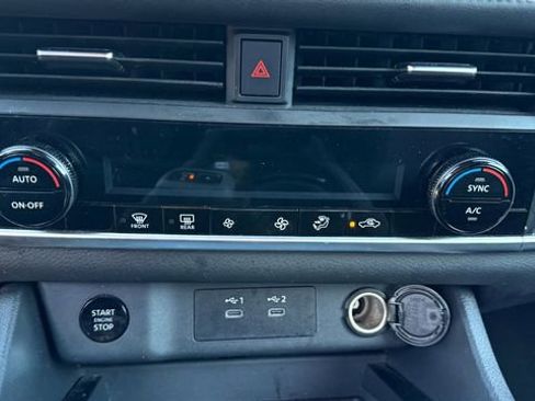 Used 2024 Nissan Rogue SV image 20