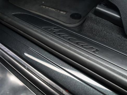 Used 2025 Porsche Macan image 24