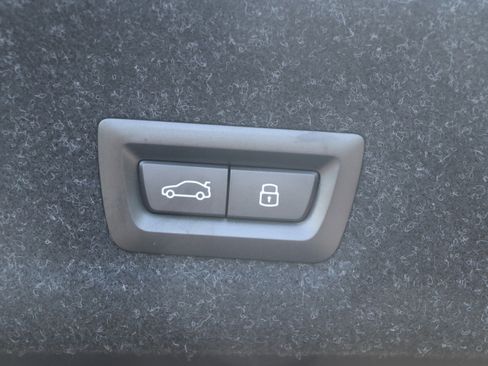 Certified 2025 BMW 330i Sedan w/ Premium Package image 38