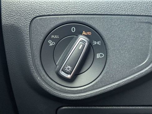 Certified 2022 Volkswagen Atlas Cross Sport SE FWD image 26