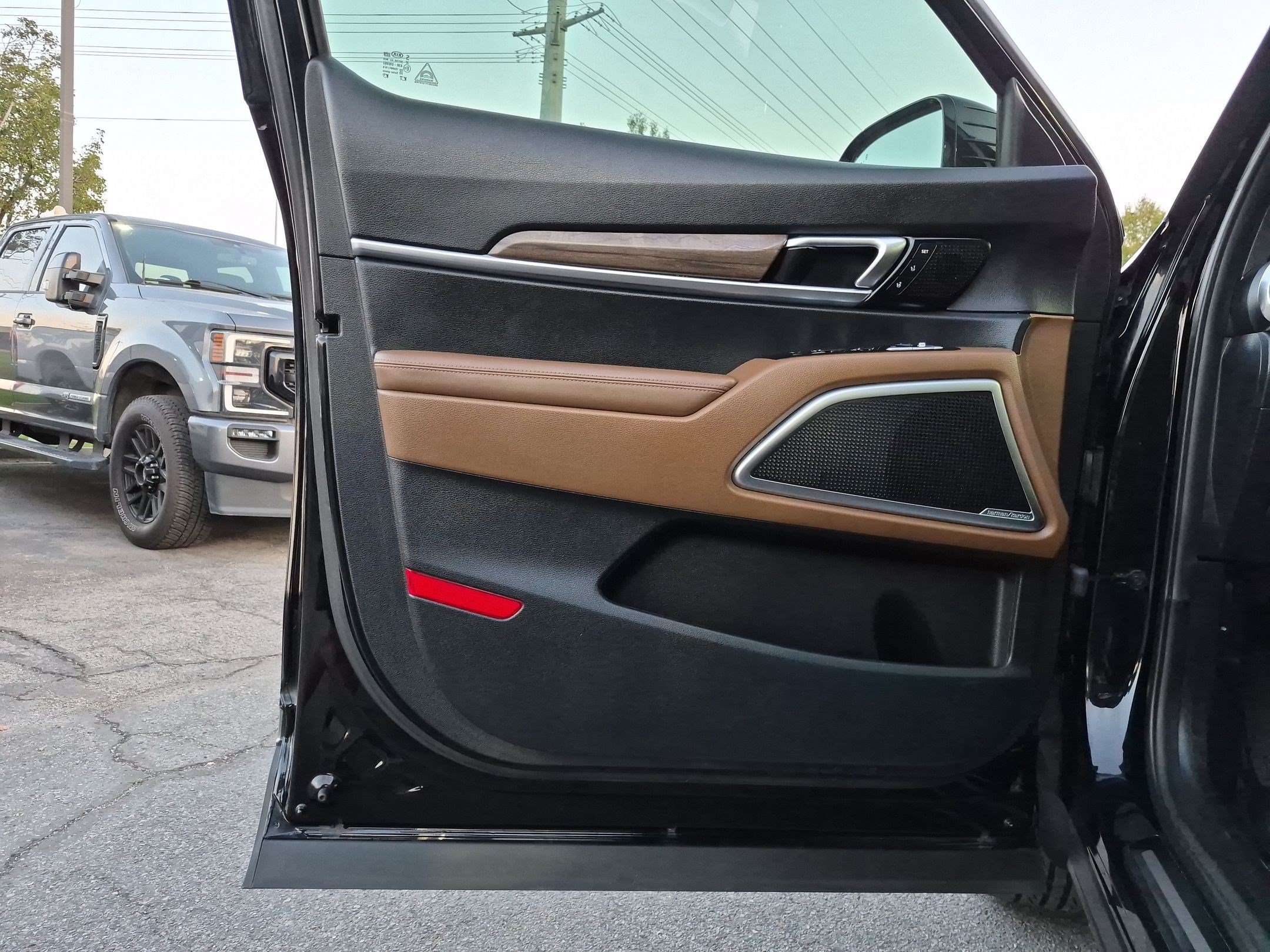 Used 2020 Kia Telluride SX w/ SX Prestige Package AWD/4WD image 14
