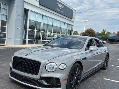 Used 2022 Bentley Flying Spur V8 AWD/4WD image 3