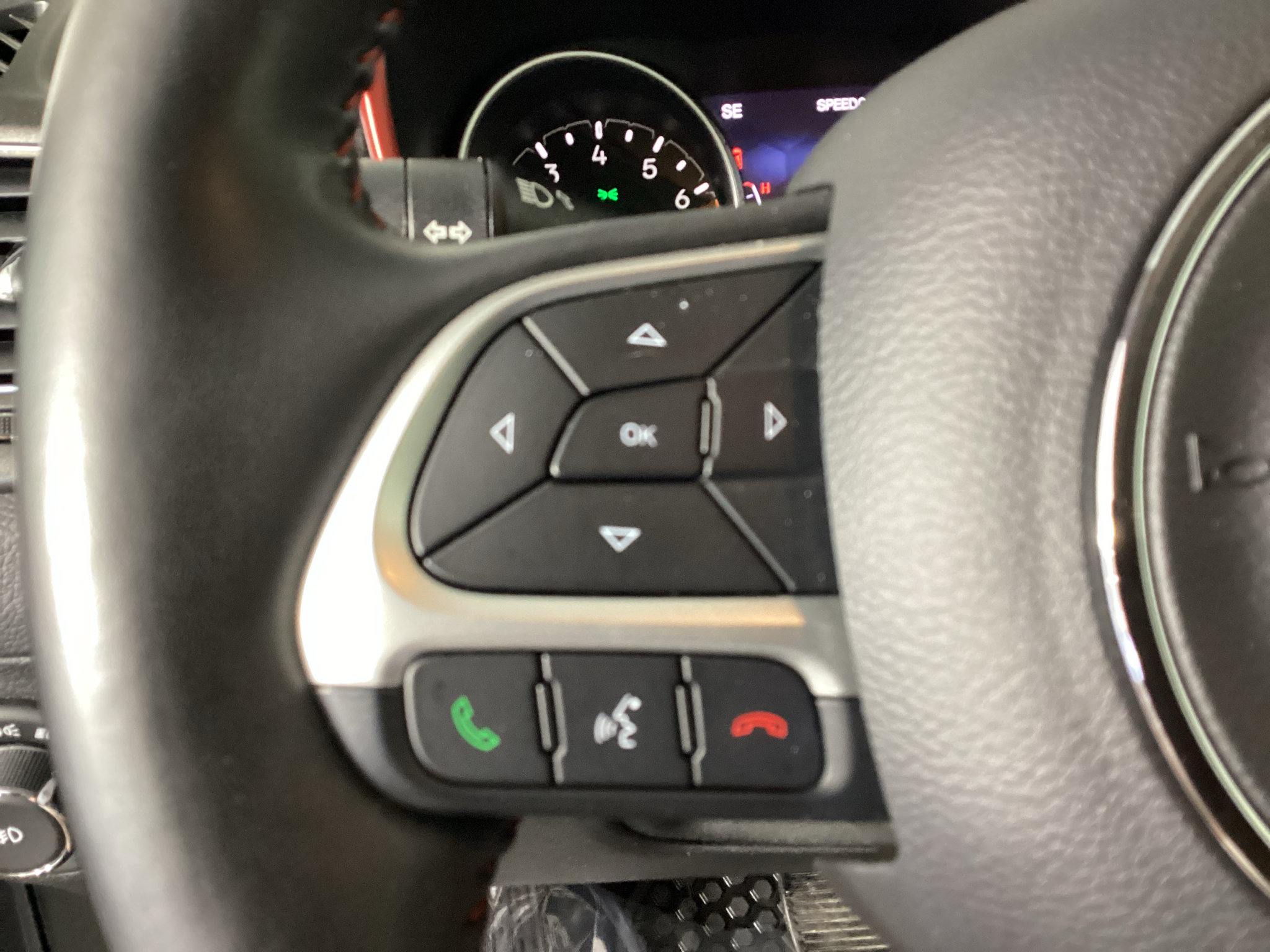 Used 2018 Jeep Compass Trailhawk w/ Leather Interior Group AWD/4WD image 22